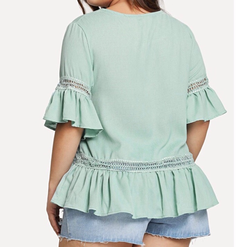 ➕Ruffle Hem Hollow Out Top - Picture 4 of 7